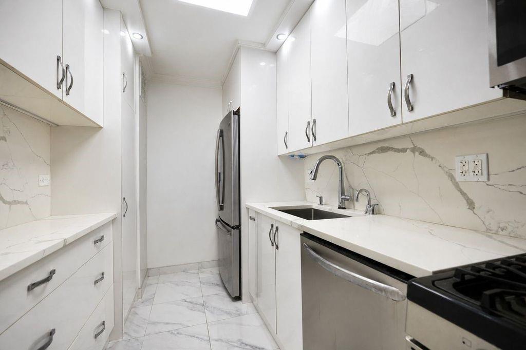 35 Seacost Terrace 18F, Brooklyn, New York, 11235 image 6