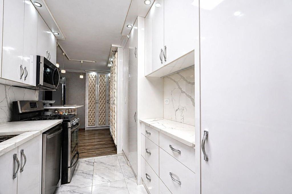35 Seacost Terrace 18F, Brooklyn, New York, 11235 image 8