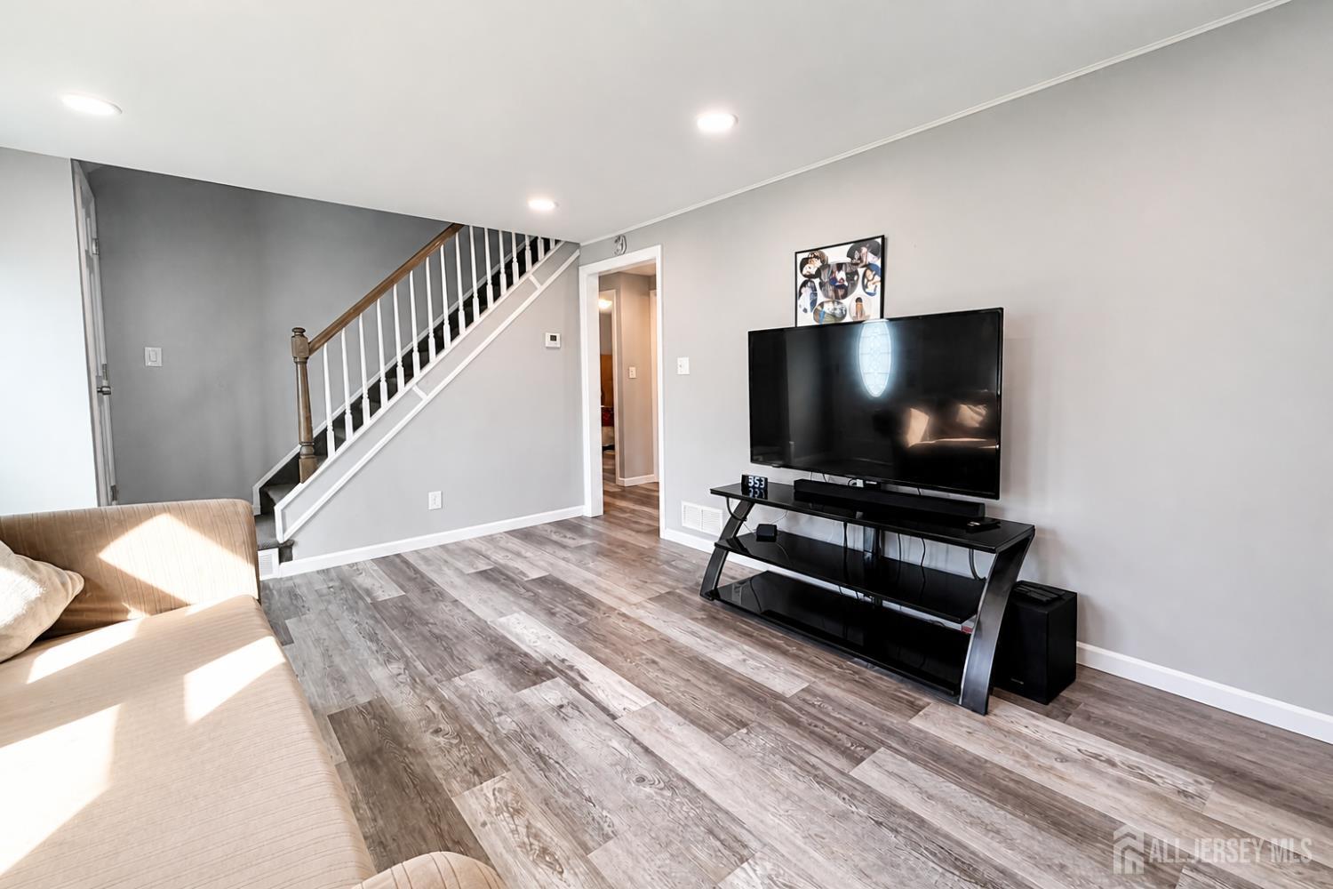 193 Old Road, Sewaren, NJ, 07077 image 28