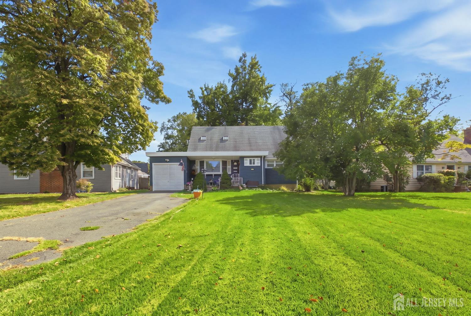 1033 Clinton Avenue Image 3
