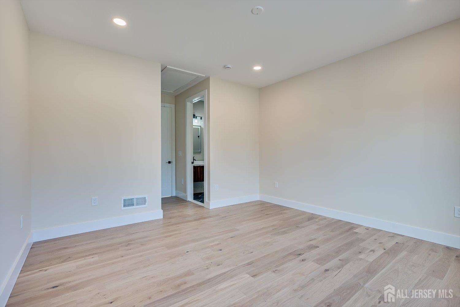 54 Nevsky Street, Edison, NJ, 08820 image 60