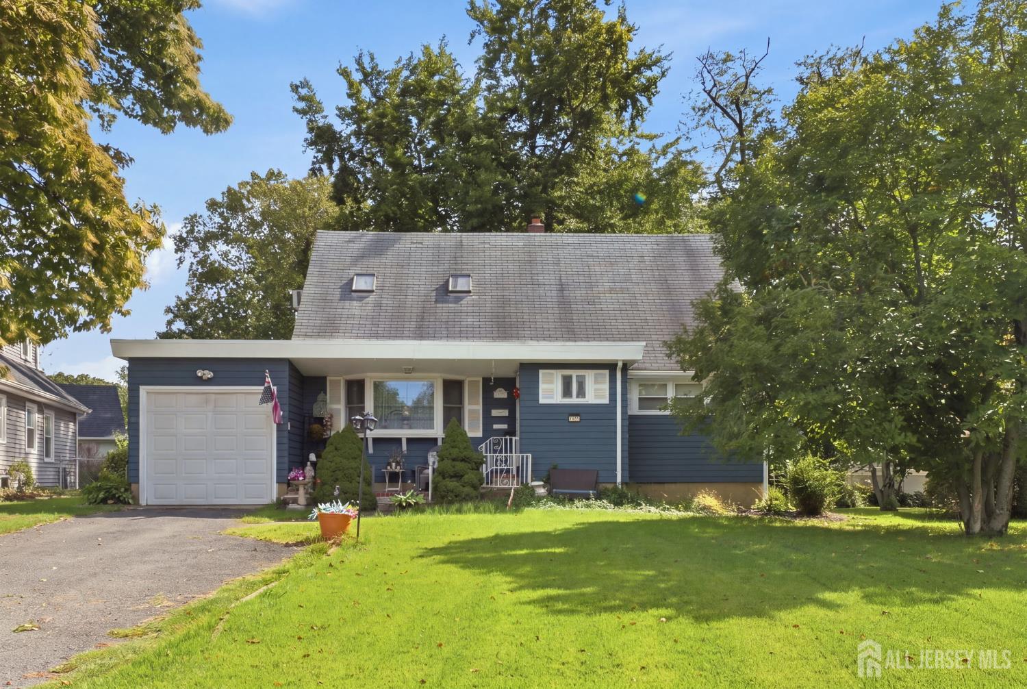 1033 Clinton Avenue Image 2