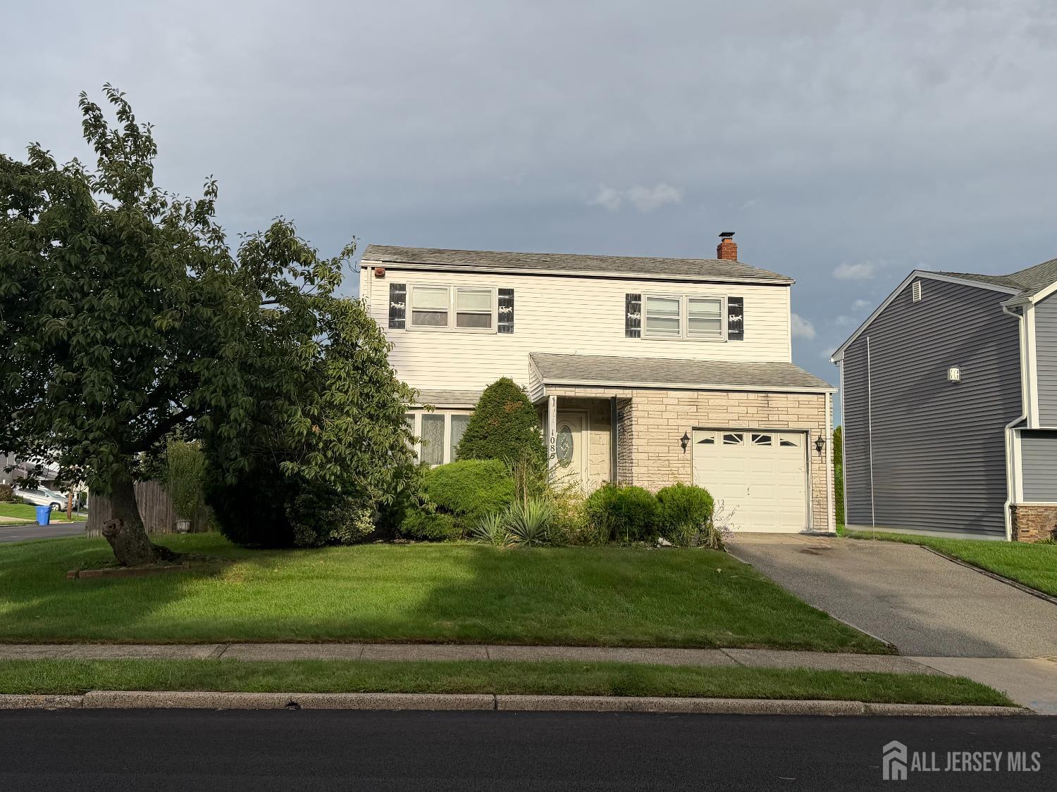 1085 Andrews Drive Image 2