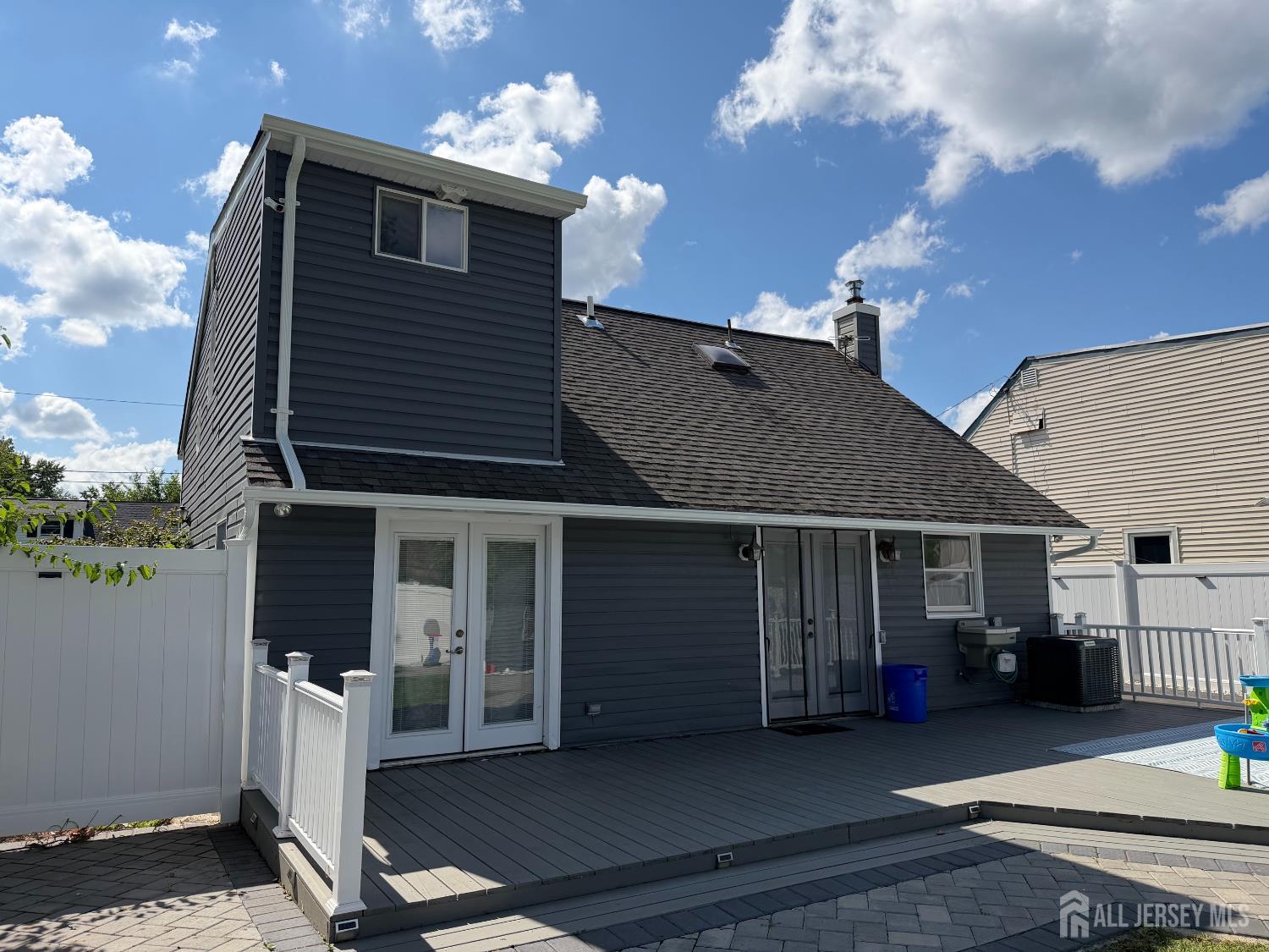 215 Johnson Avenue Image 4