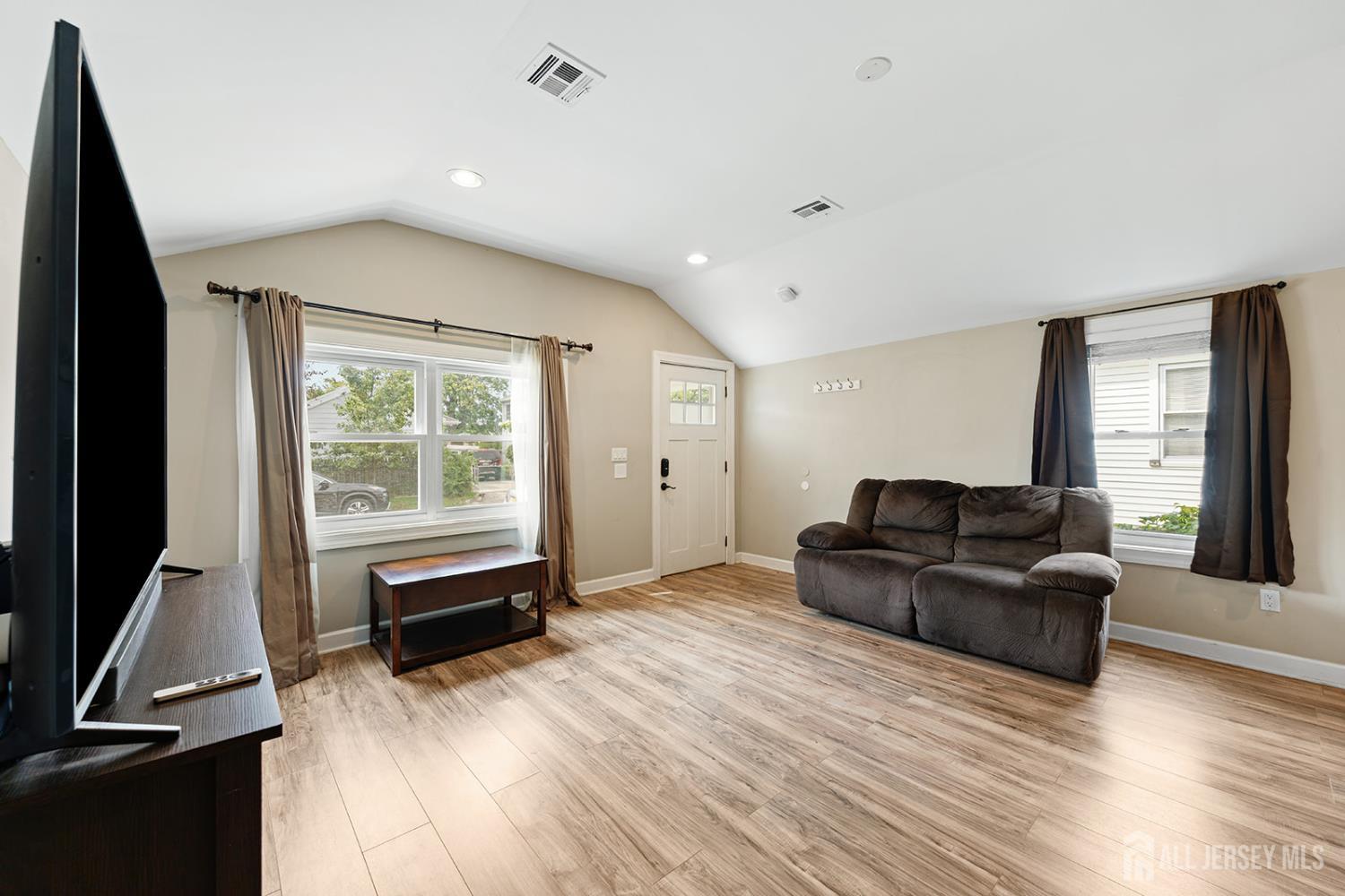 285 Shoreland Circle Image 5