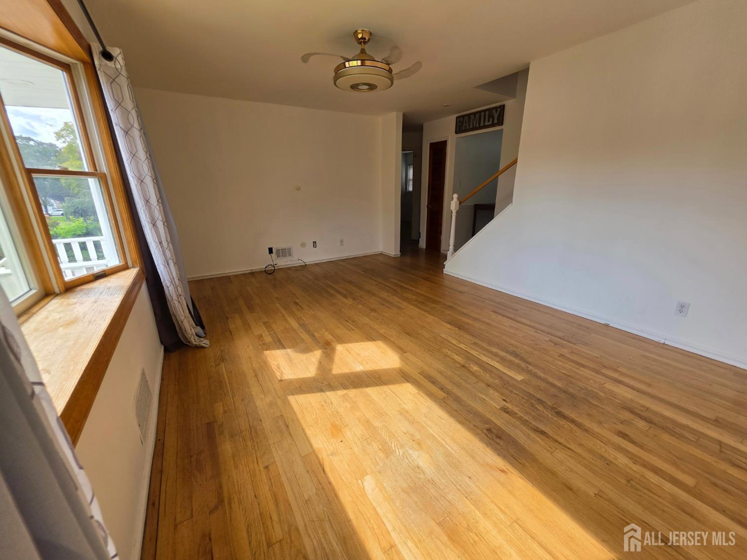24 Louis Street Image 4