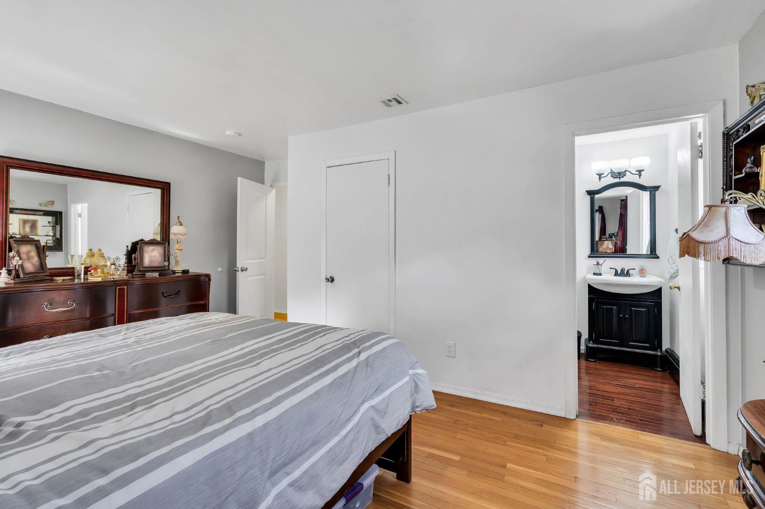 35 Richard Terrace, Middletown, NJ, 07748 image 12