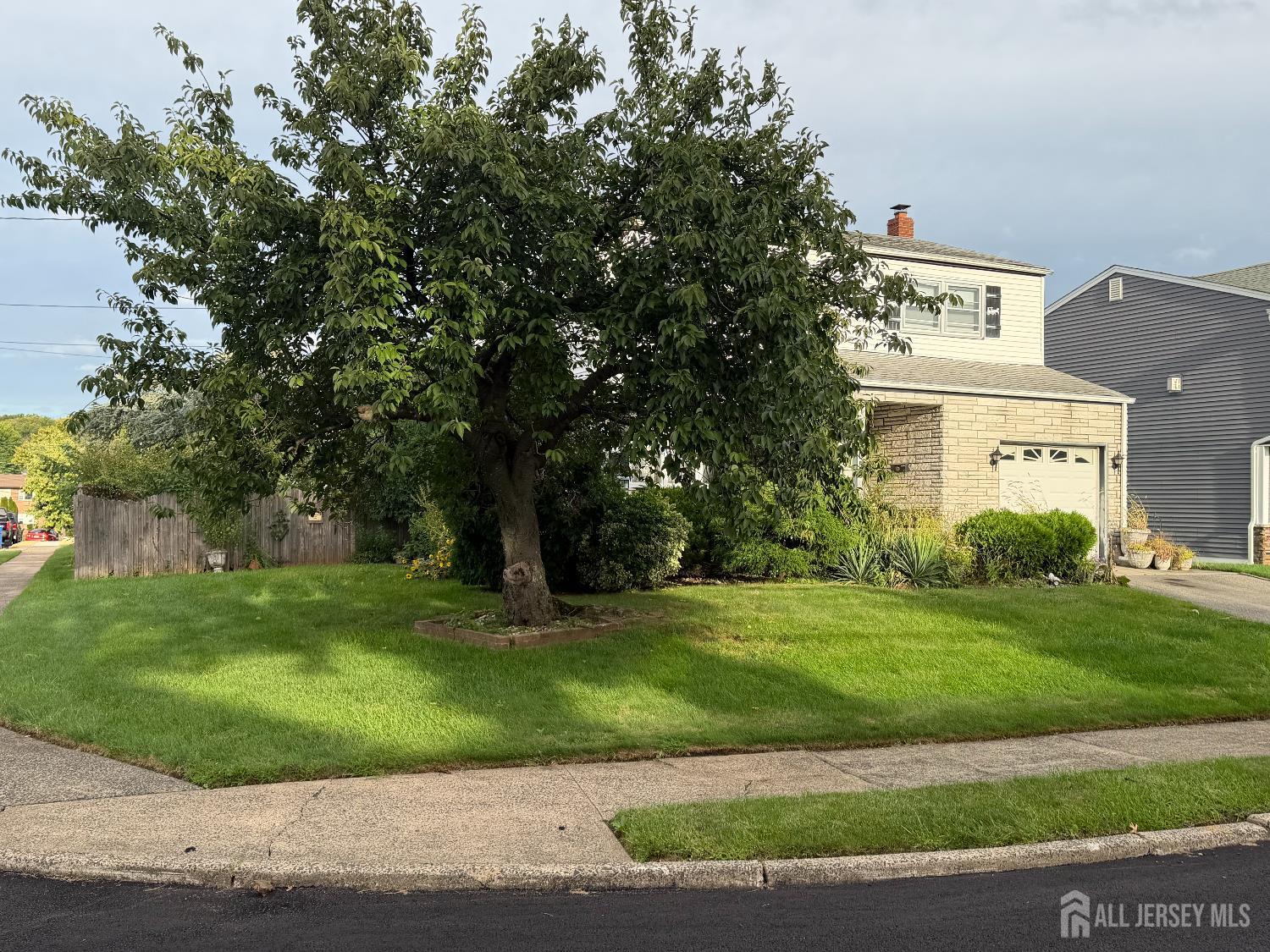 1085 Andrews Drive Image 3