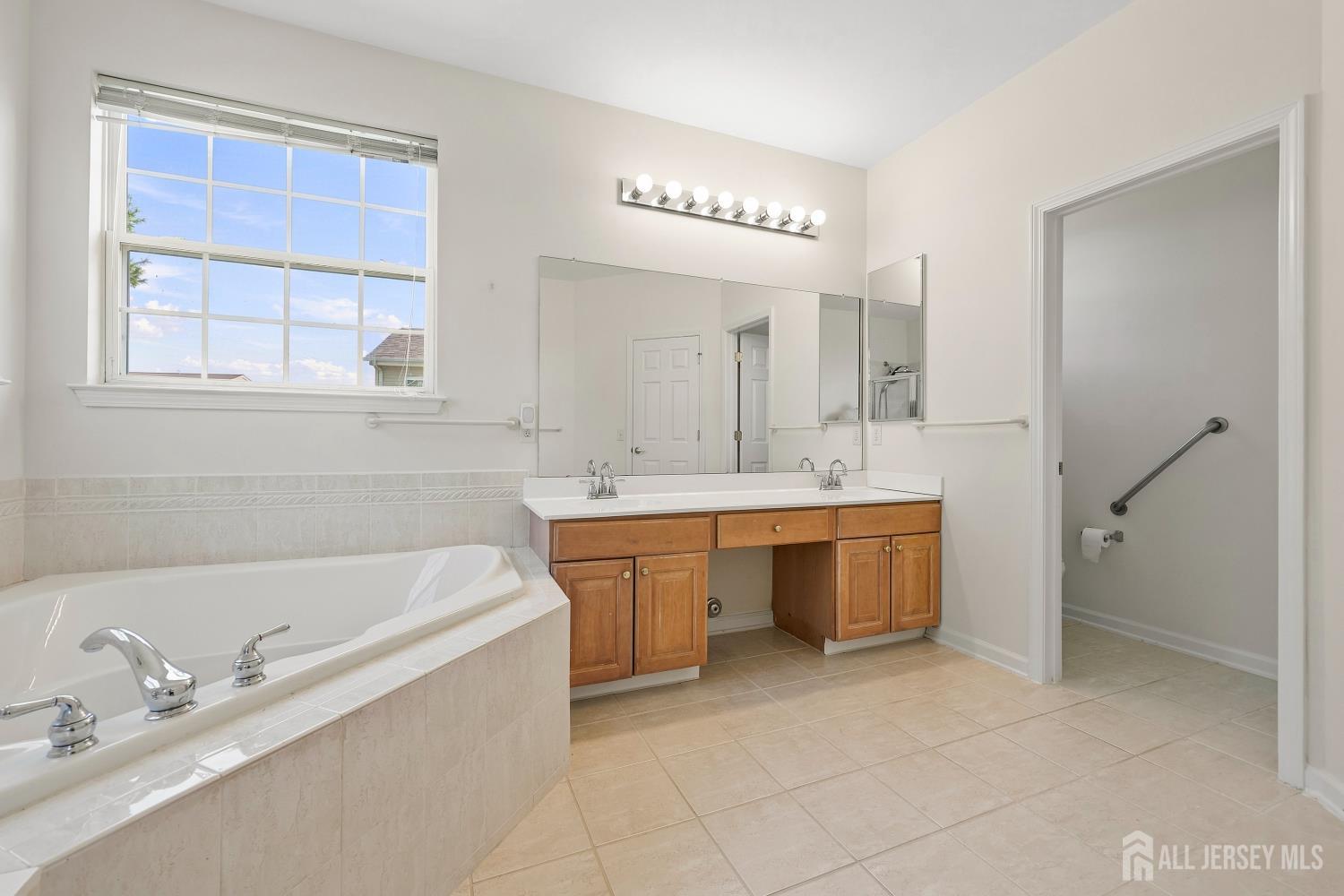 99 Minuteman Circle, Upper Freehold, NJ, 08501 image 28