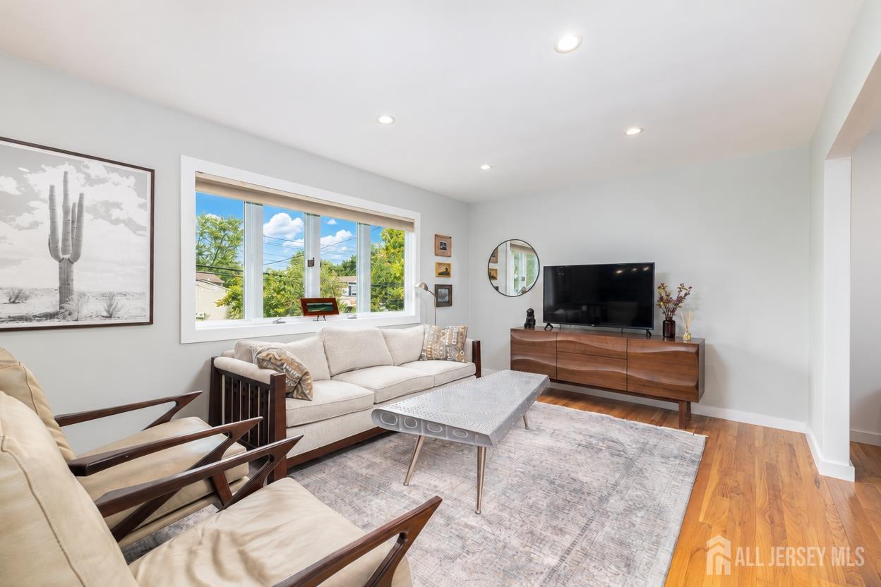389 Durham Avenue Image 4