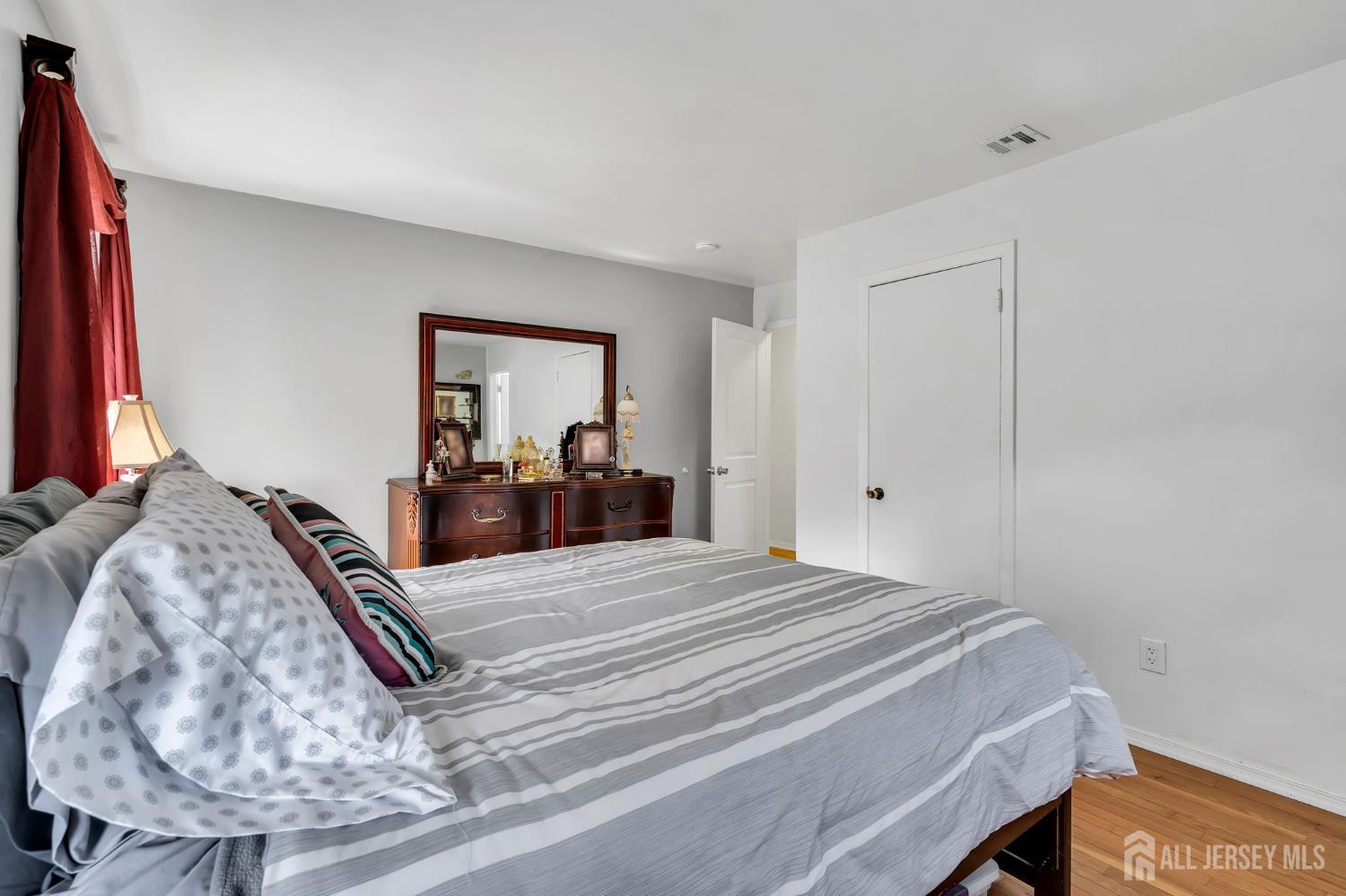 35 Richard Terrace, Middletown, NJ, 07748 image 13