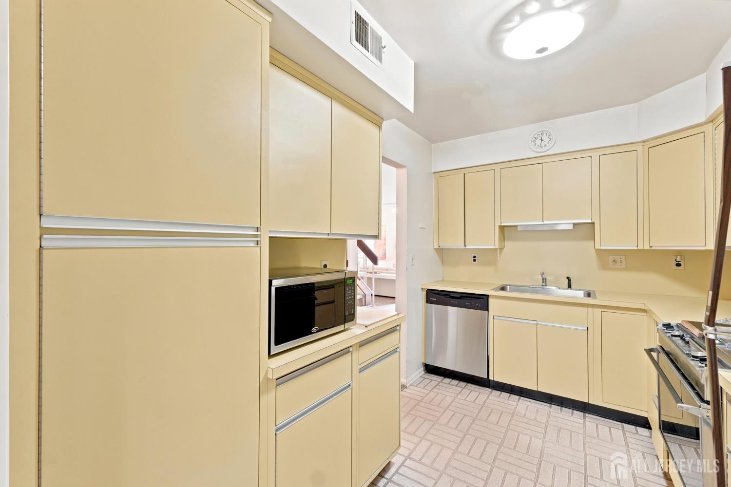 16 Irongate, Metuchen, NJ, 08840 image 10