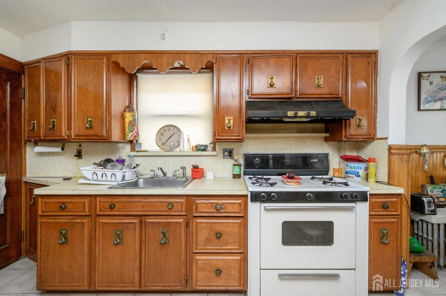 862 Gibbons Court, Elizabeth, NJ, 07202 image 11