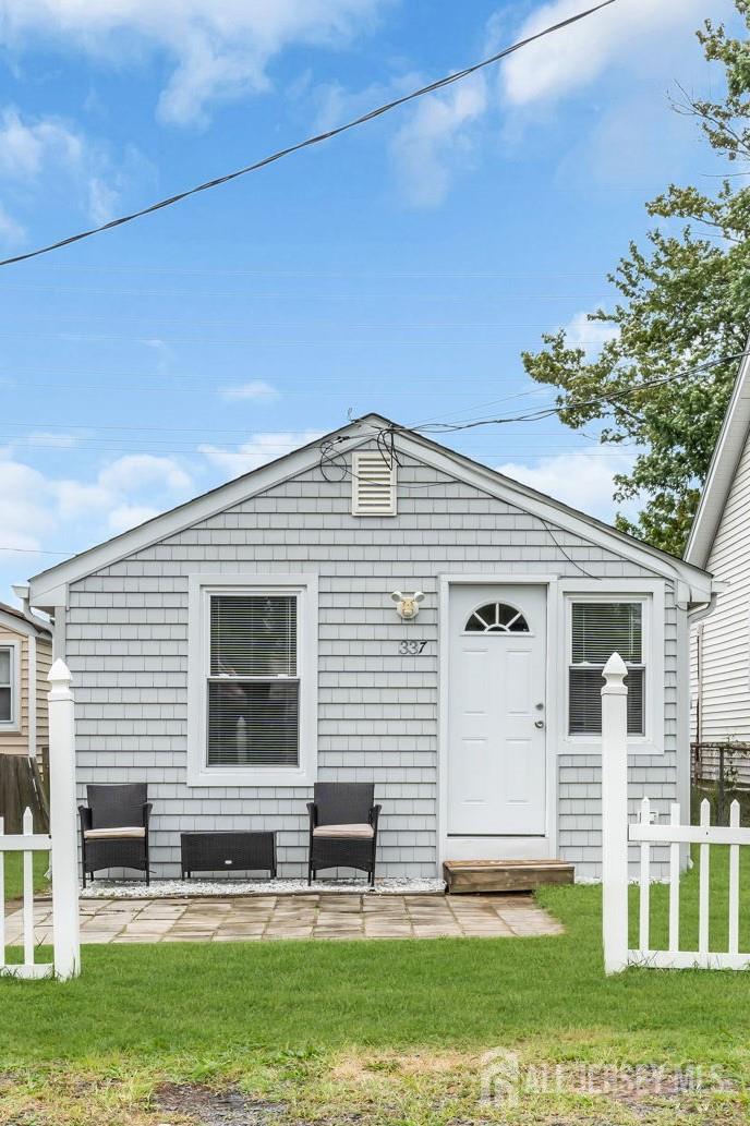 337 Shoreland Circle Image 2