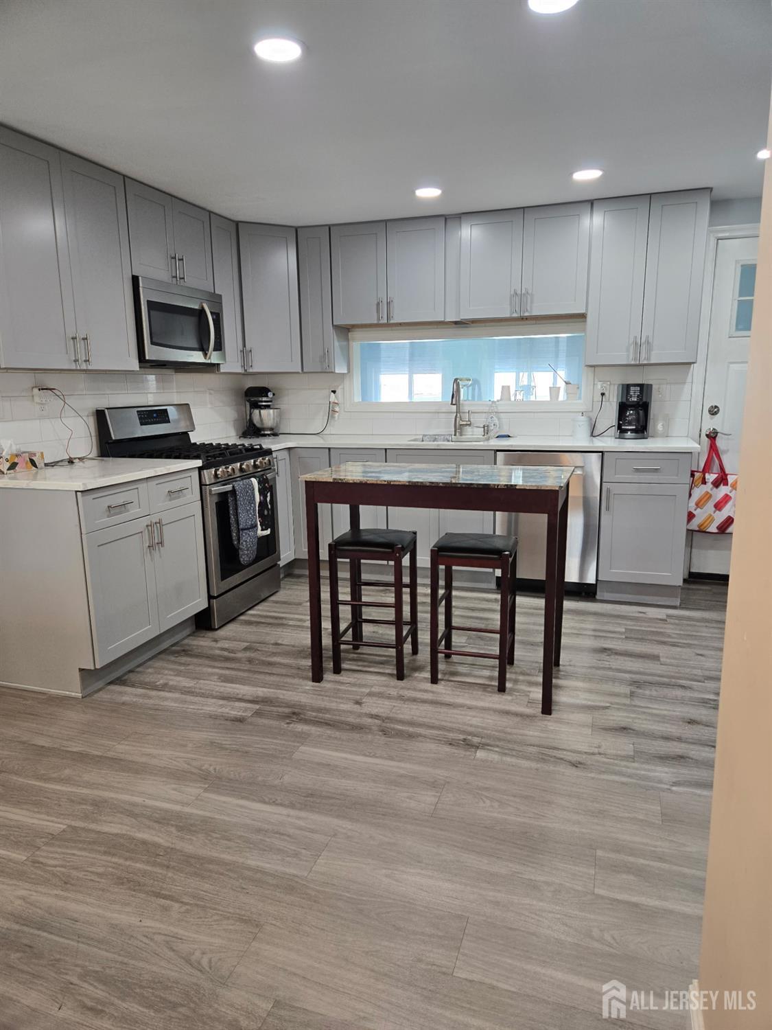 296 Saint James Avenue, Woodbridge Proper, NJ, 07095