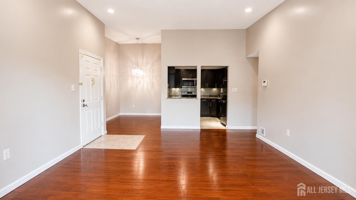 500 DANBURY Lane Image 4