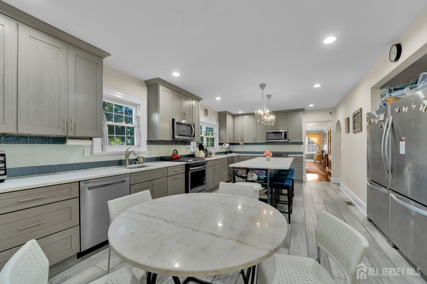 833 Salem Avenue Image 5