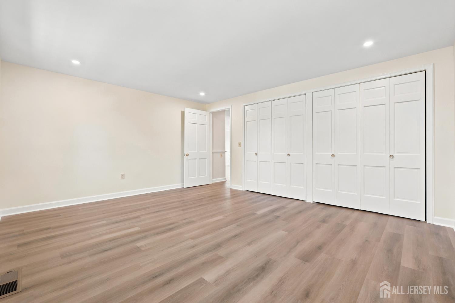 8 Sussex Way N, Monroe, NJ, 08831 image 17
