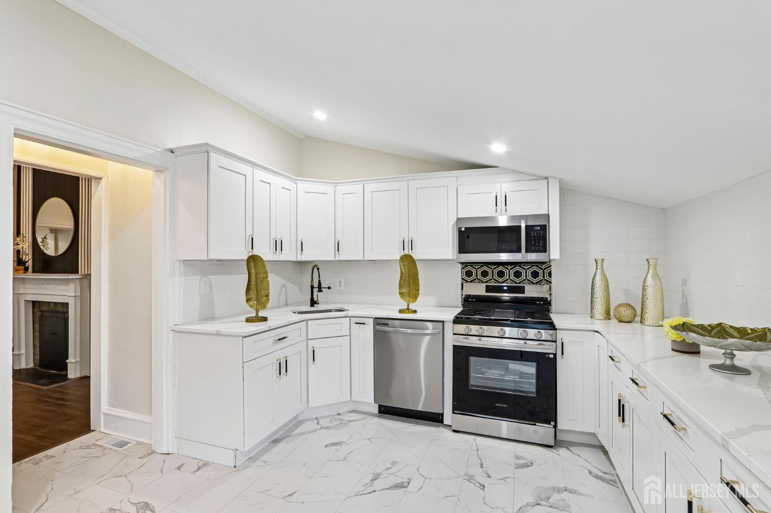 53 S Woodland Avenue, Woodbury Heights, NJ, 08096 image 25