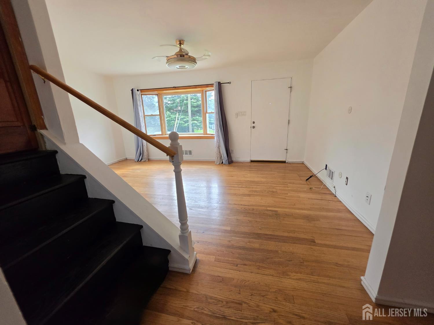 24 Louis Street Image 5
