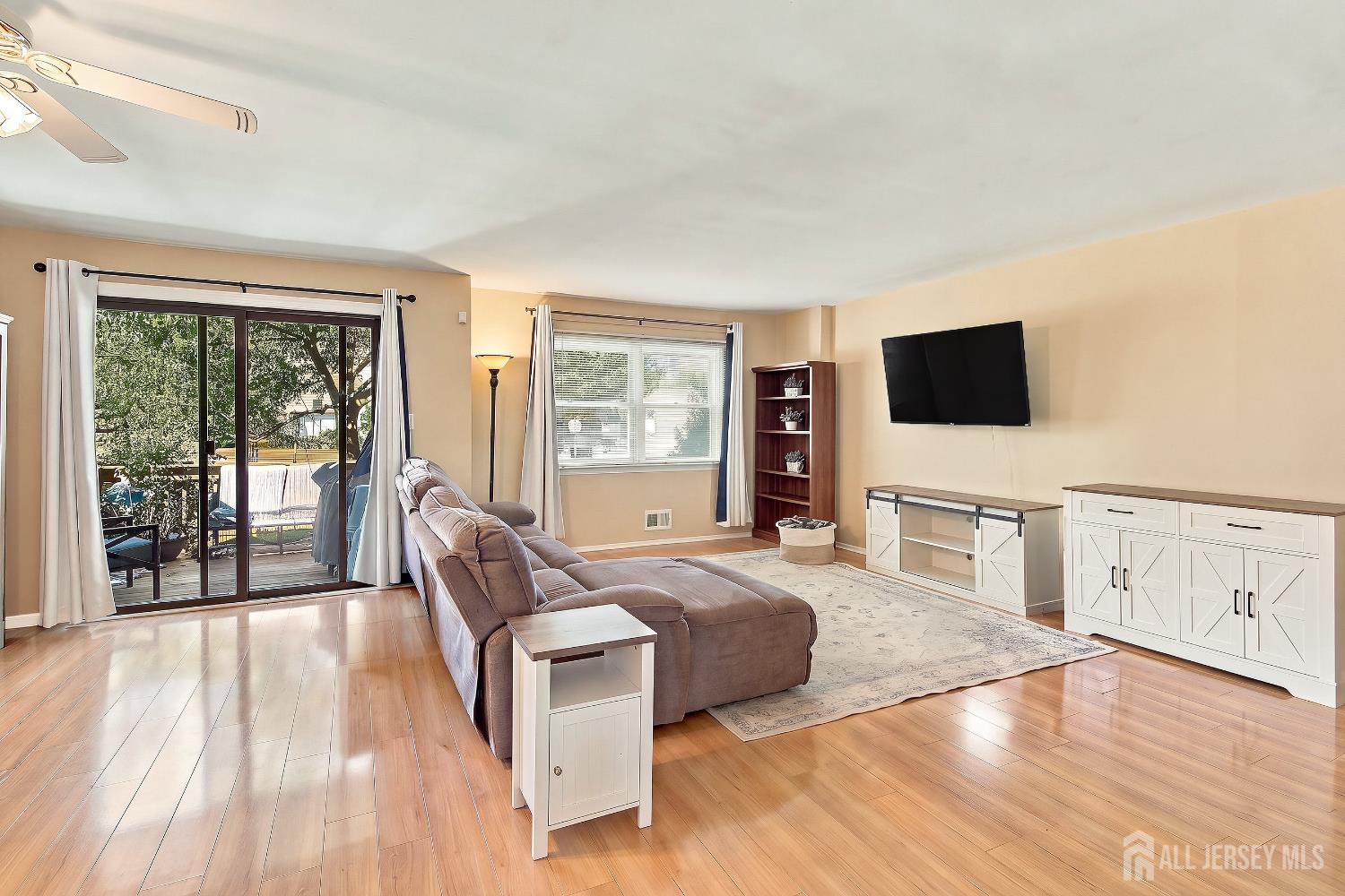 921 Robin Road Image 4