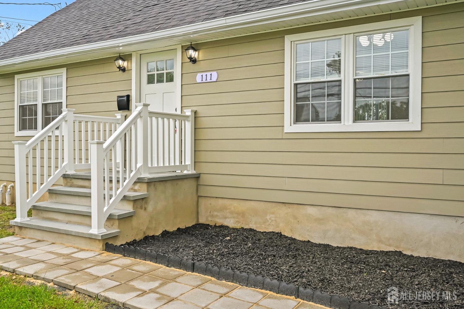 111 Bentley Avenue Image 4