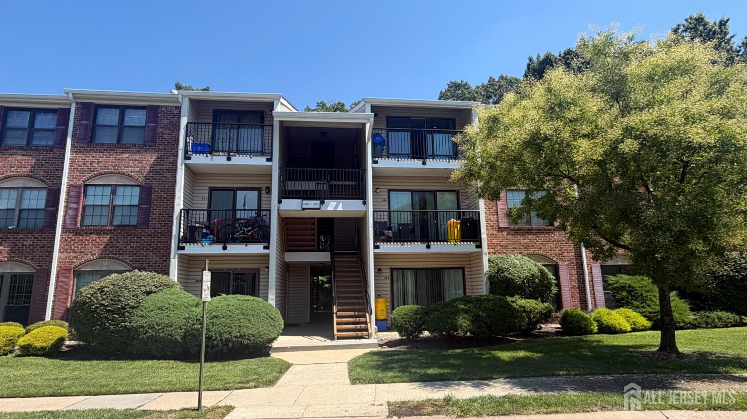 500 DANBURY Lane Image 2