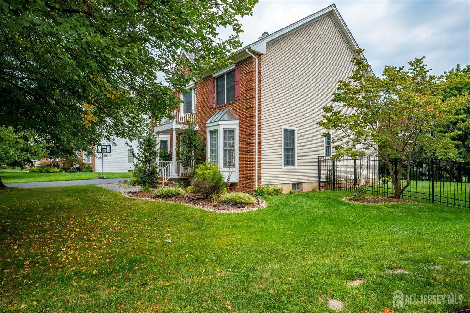 8 McBride Way Image 4