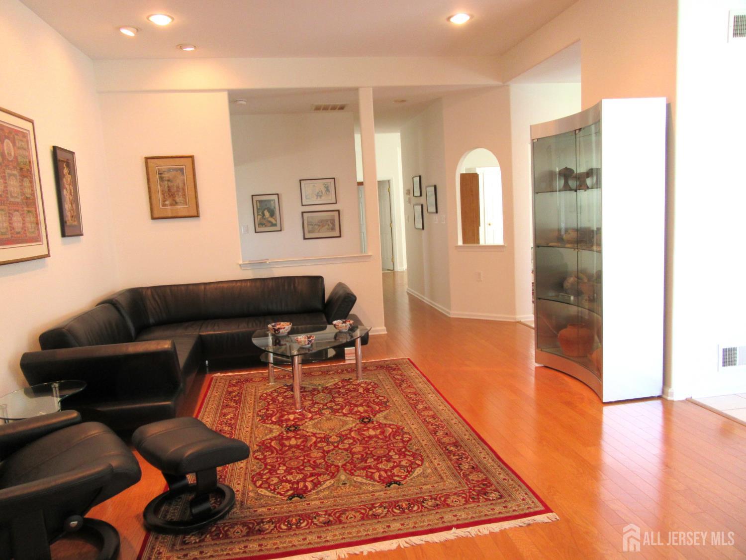 308 Valencia Drive Image 4