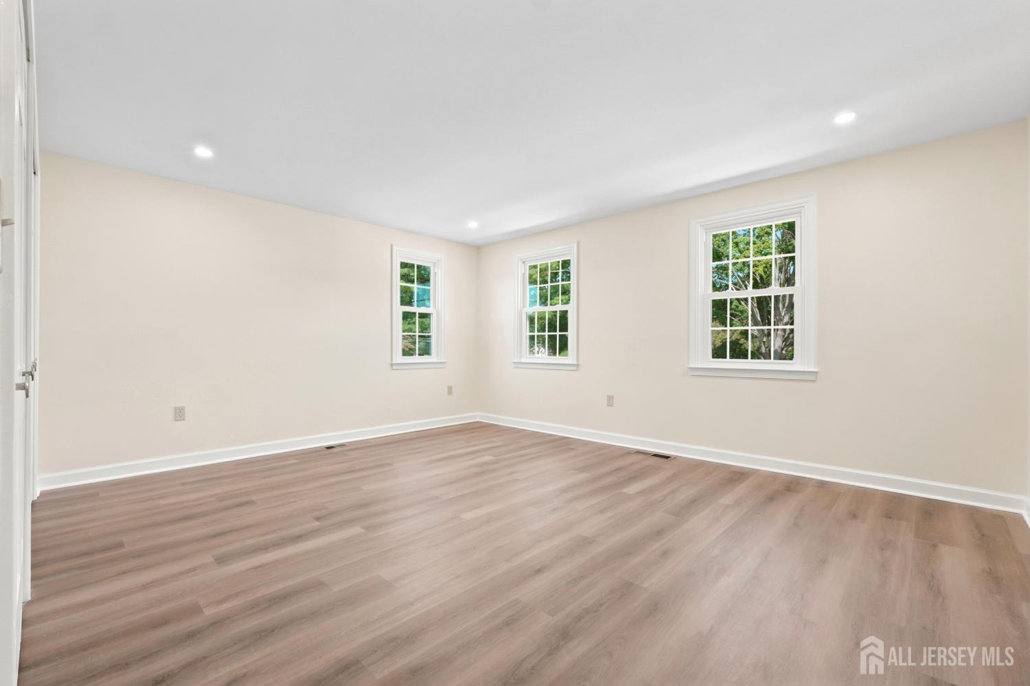8 Sussex Way N, Monroe, NJ, 08831 image 16