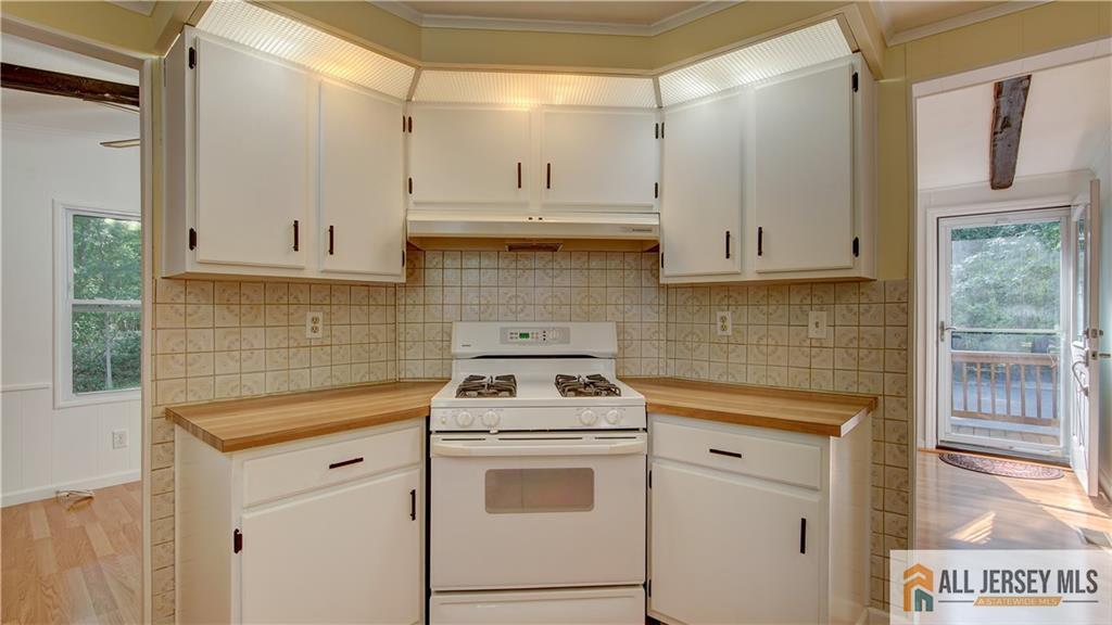 303 Woods End Court, Spotswood, NJ, 08884 image 17