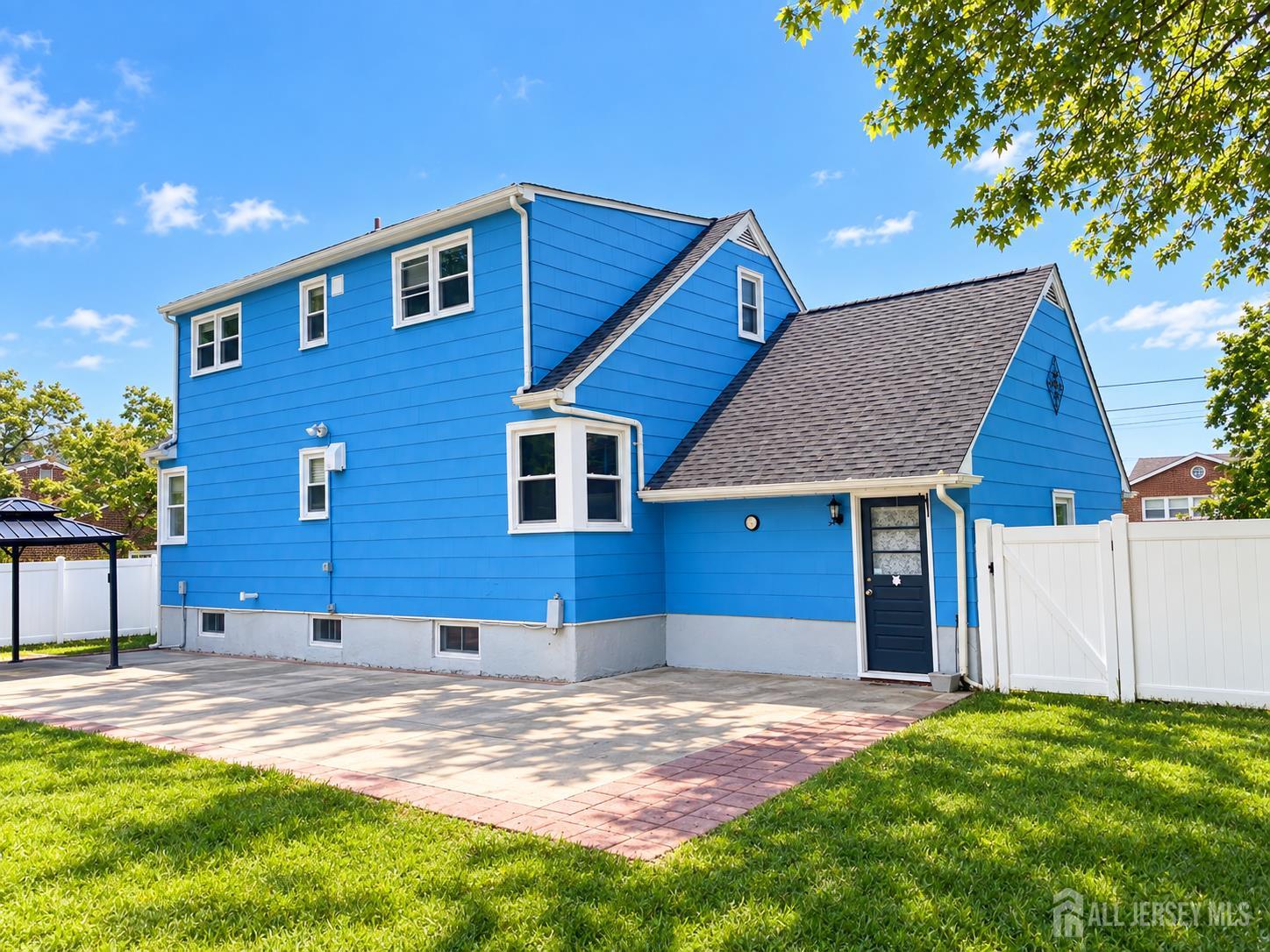 23 Cleveland Avenue Image 2