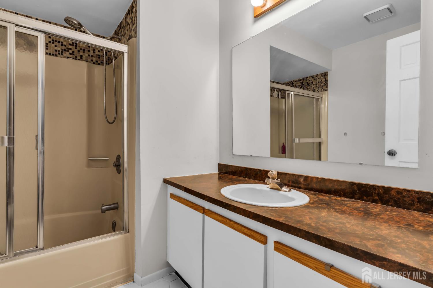 69 Lexington Circle, Old Bridge, NJ, 07747 image 21
