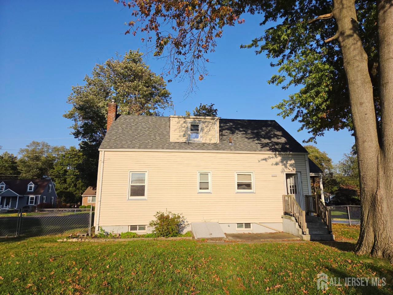 1438 Huron Road Image 4