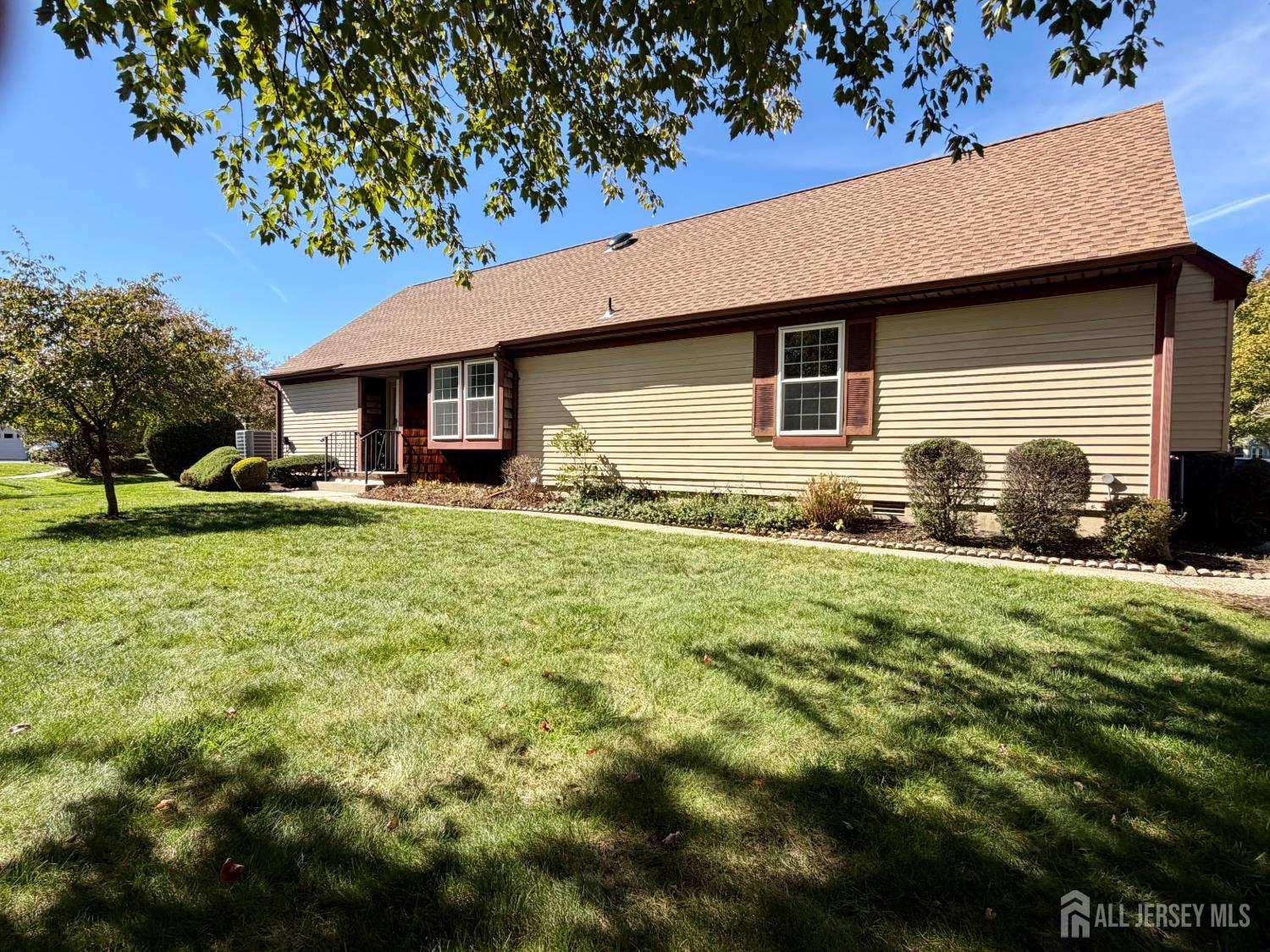 10 Betsy Ross Drive B Image 4