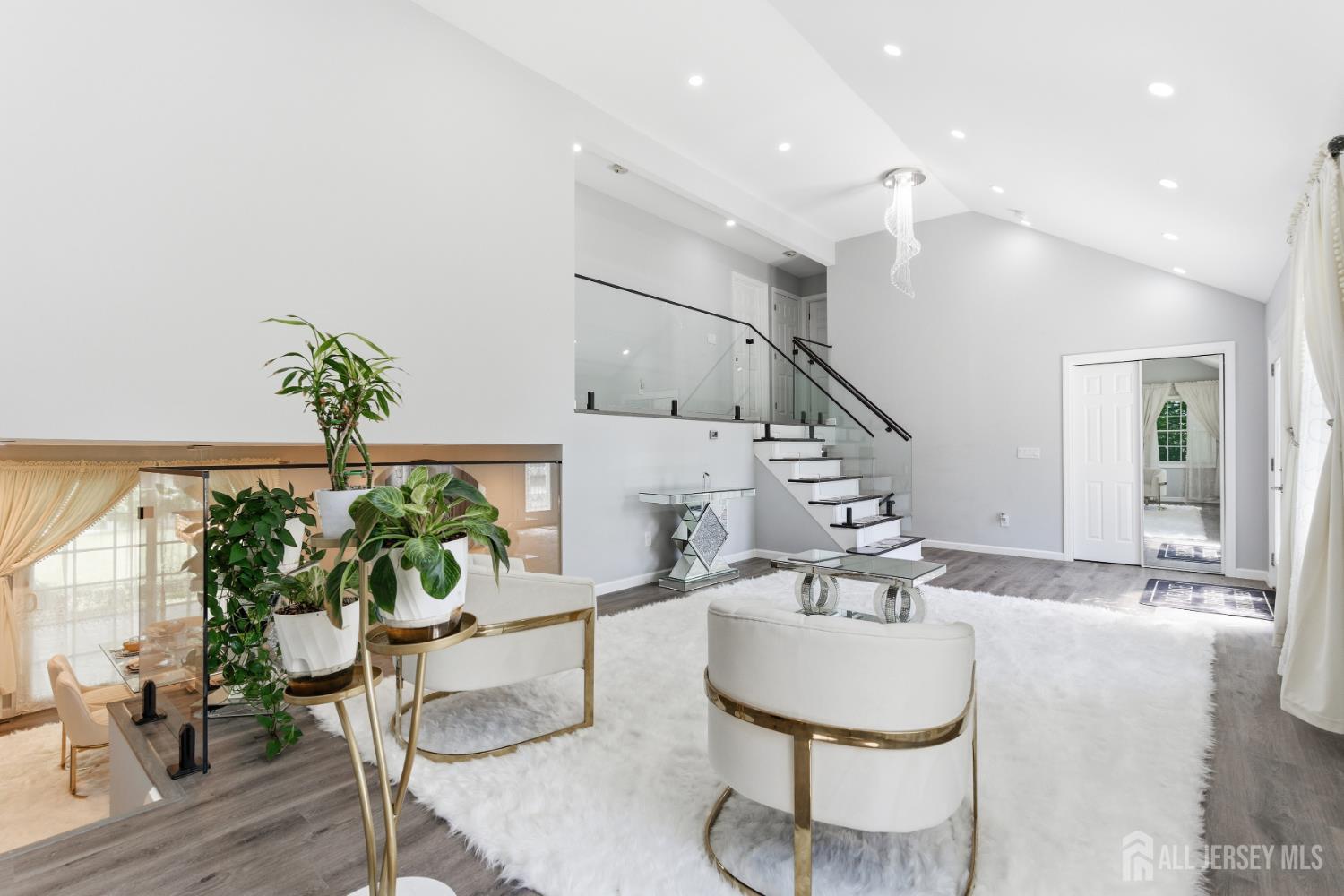 6 Whitewood Road Image 4