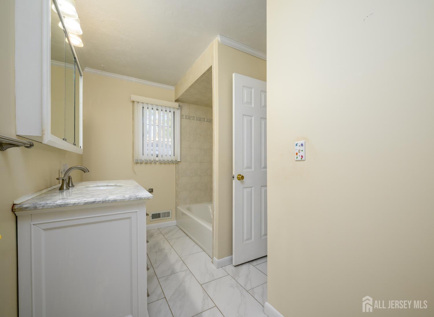 95 New Dover Avenue, Colonia, NJ, 07067 image 24