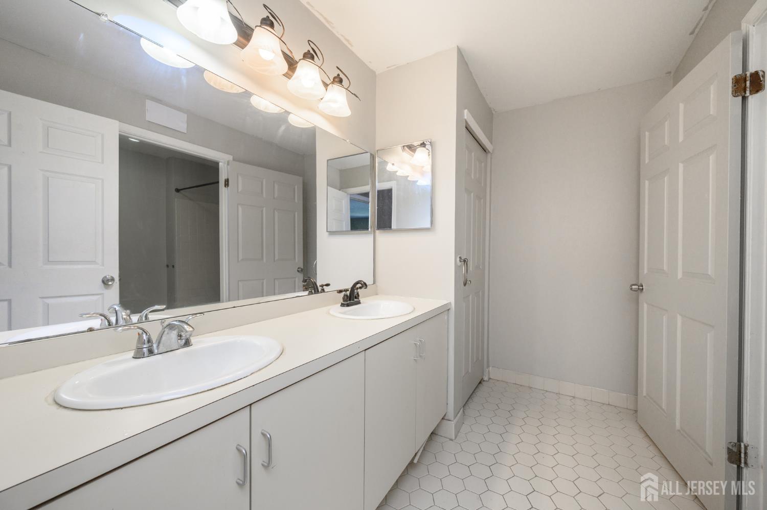 56 Amethyst Way, Franklin Twsp, NJ, 08823 image 11