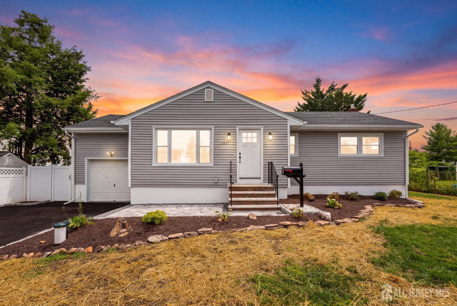 1221 Charter Street Image 3