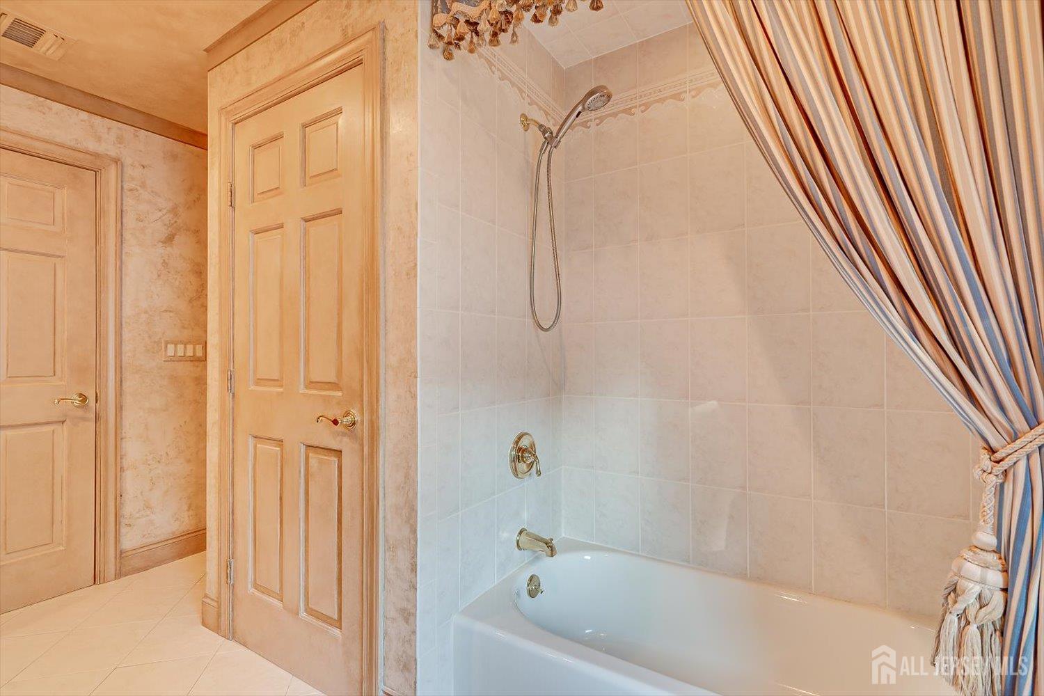 21 Stafford Road, Colonia, NJ, 07067 image 35