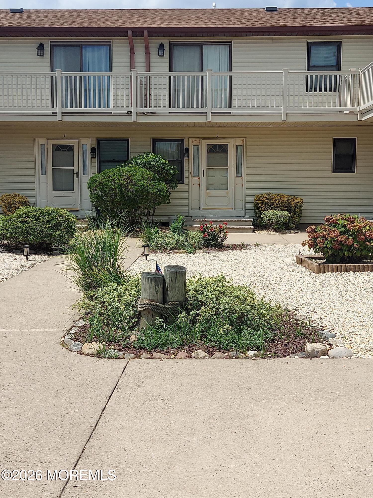 102 Grand Central Avenue 5 Image 2