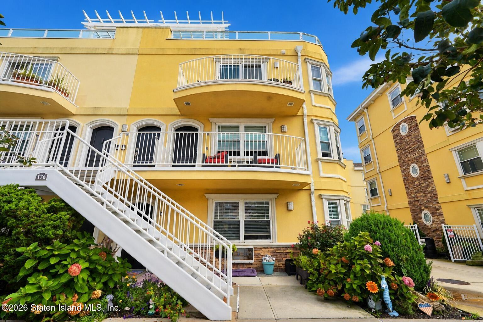 176 Beach 101 Street 4a, Queens, NY, 11694