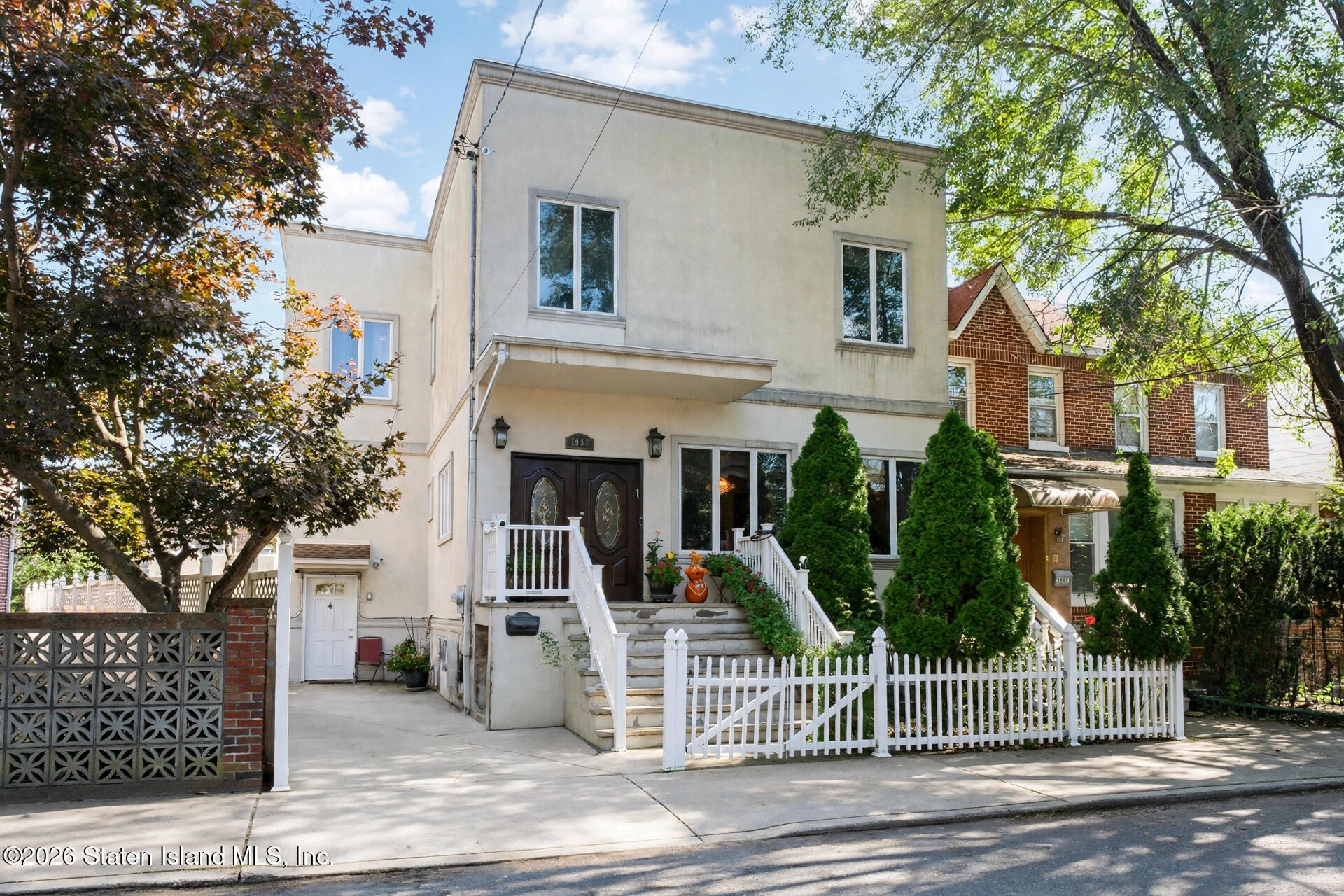 2057 Ford Street A Image 3