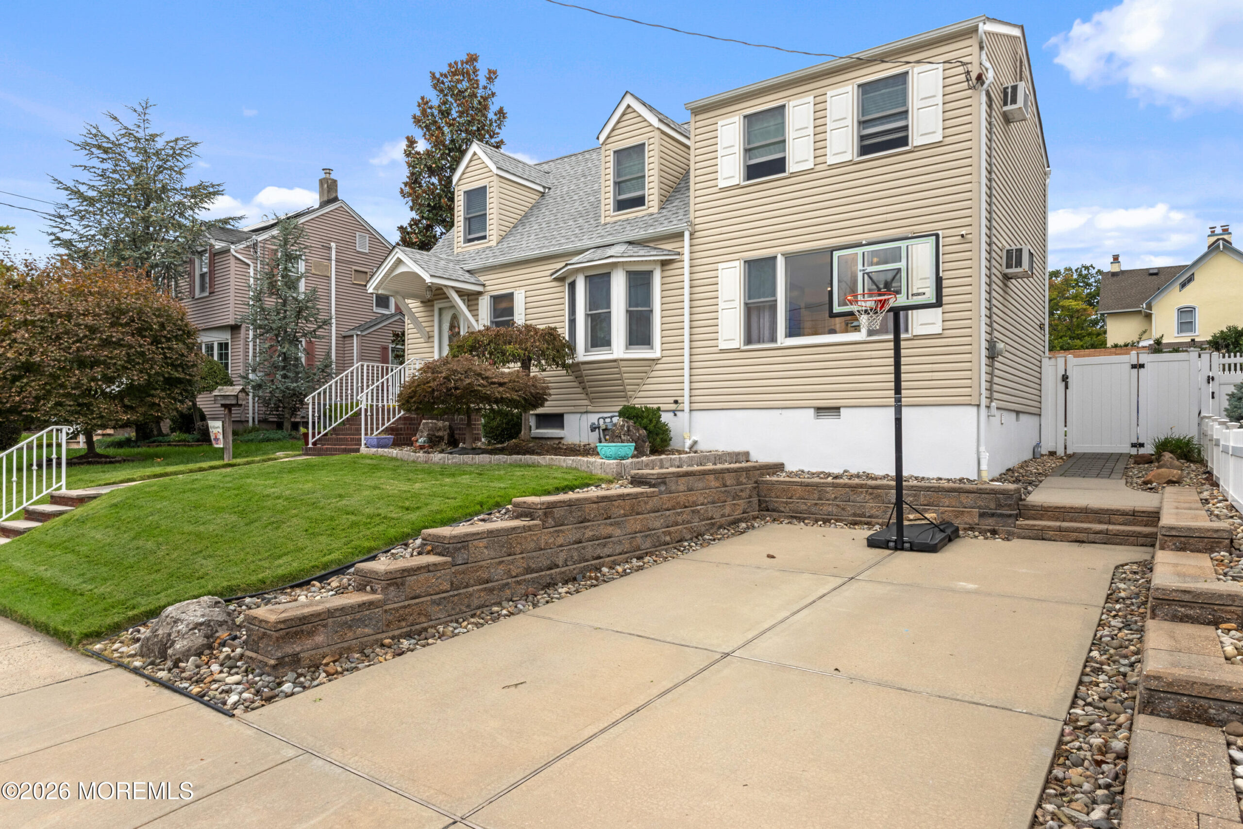 16 Vanderbilt Place Image 2