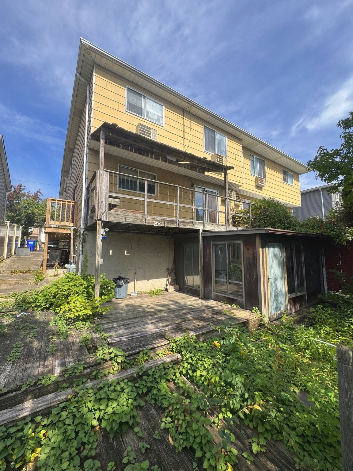 886 Rensselaer Avenue Image 2