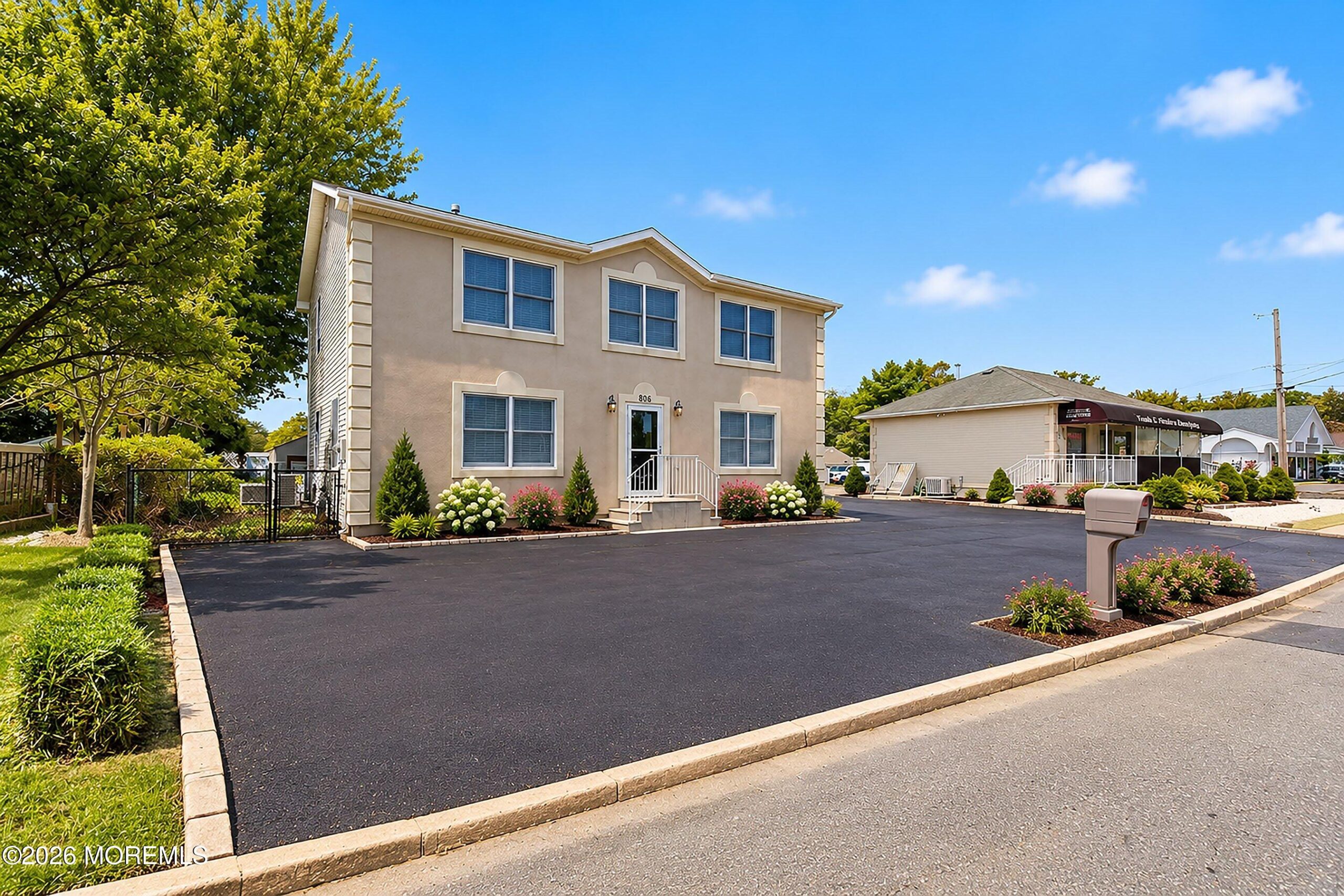 806 Fischer Boulevard Image 2