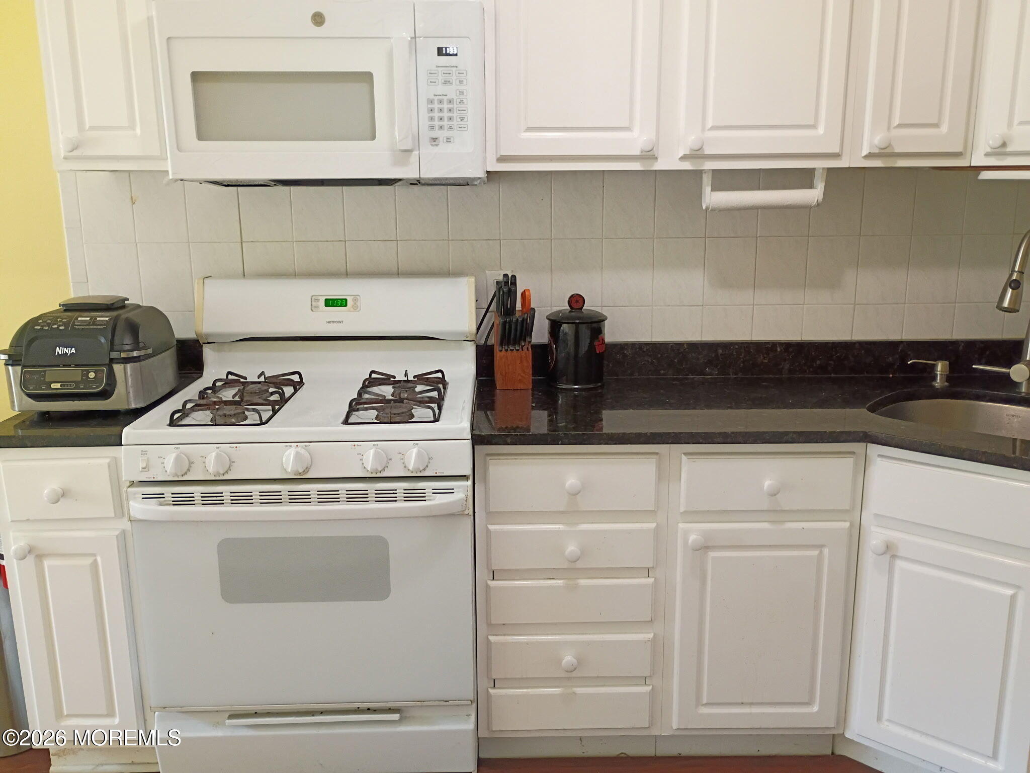 6 Lake Avenue 3B Image 5