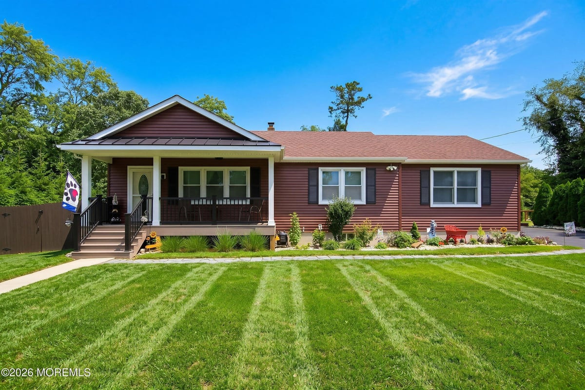 15 Bayberry Avenue Image 3