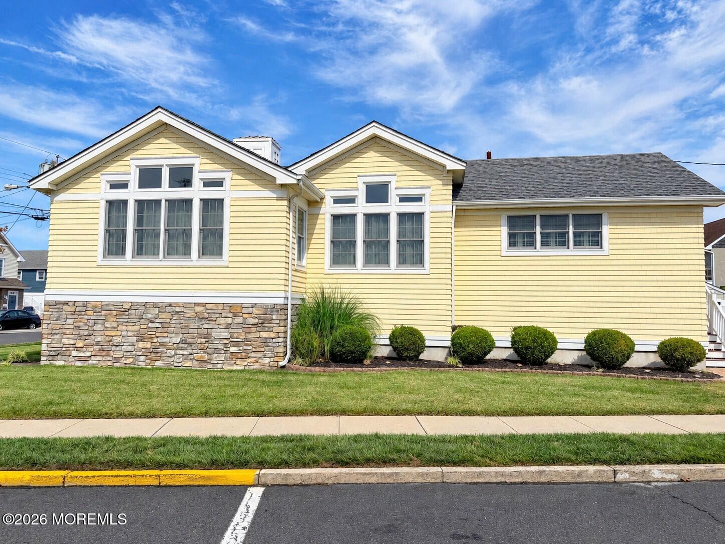 216 Randall Avenue Image 2