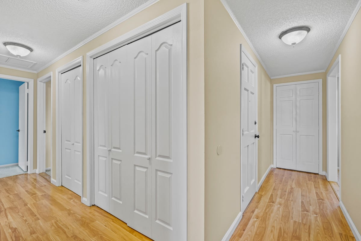 191 Malden Lane N Image 3